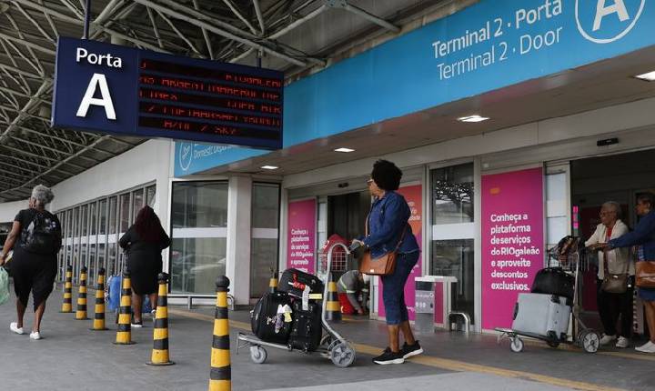 Aéreas flexibilizam remarcação de voos para RJ após operação policial