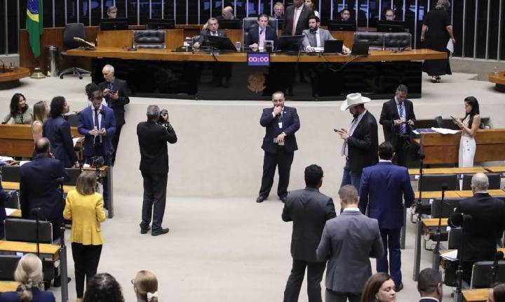 Câmara aprova MP que prevê isenção da taxa de verificação de taxímetros
