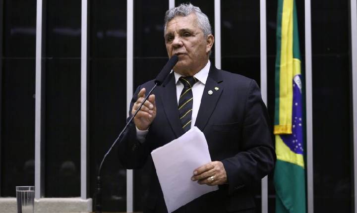 Câmara aprova regras para destinar imóveis de origem ilícita ao uso social em comunidades; acompanhe