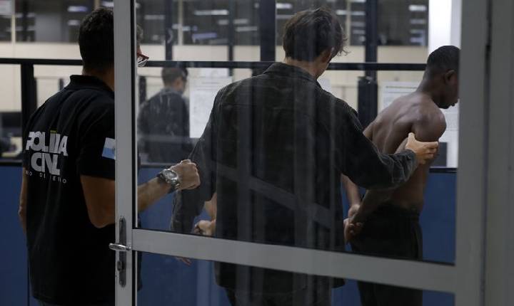 Ministros farão reunião de emergência com Castro nesta quarta-feira