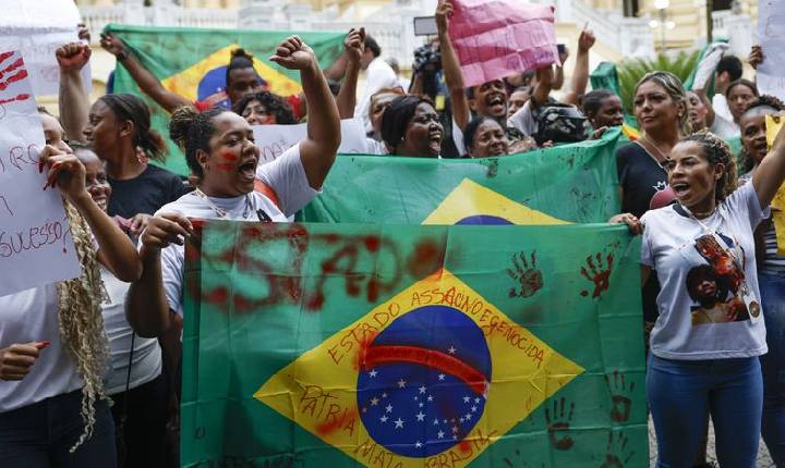 Moradores do Alemão e da Penha protestam contra mortes em operação