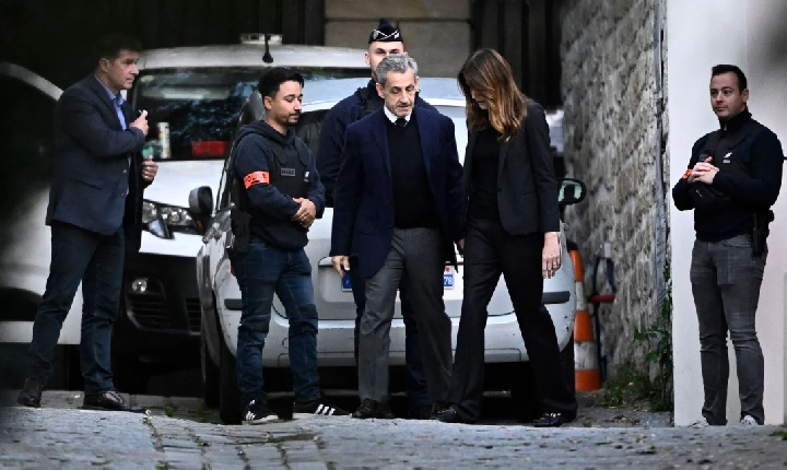 Nicolas Sarkozy, ex-presidente da França e marido da cantora Carla Bruni, começa a cumprir pena