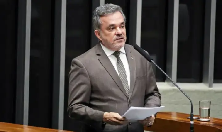 Vander Loubet passa por cirurgia para retirada de câncer na próstata