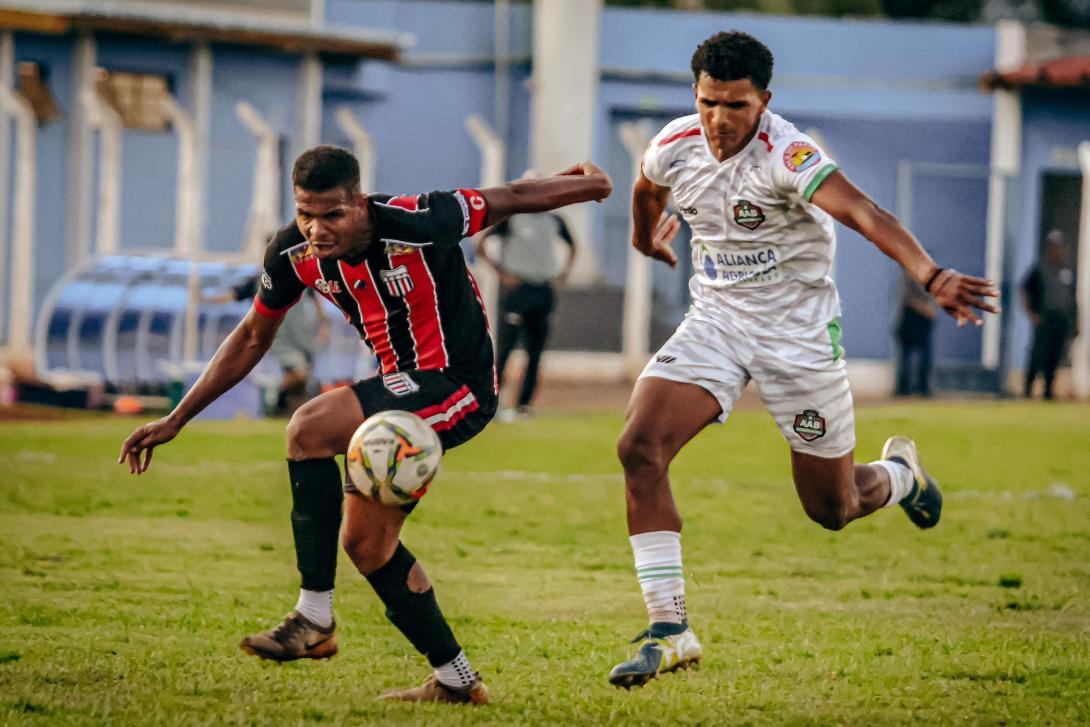 Bataguassu vence de virada e assume liderança isolada da Série B Estadual