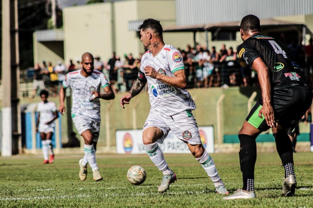 Bataguassu vence e assume liderança da Série B Estadual
