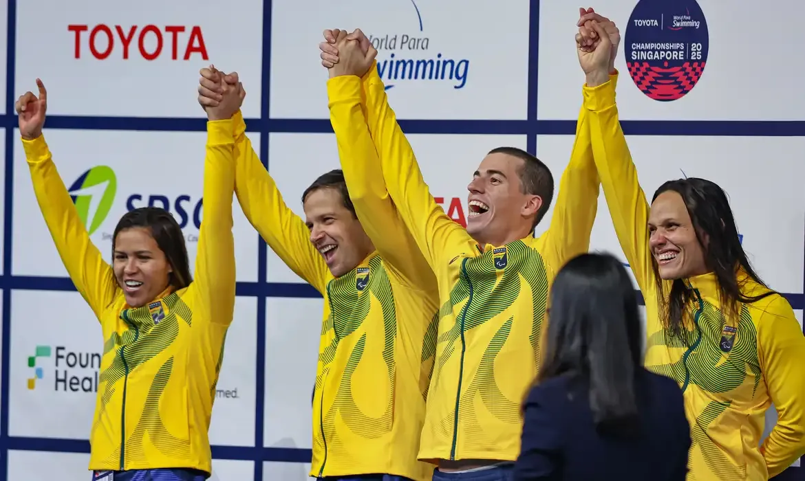 Brasil brilha no Mundial de Natação com recorde e sete medalhas