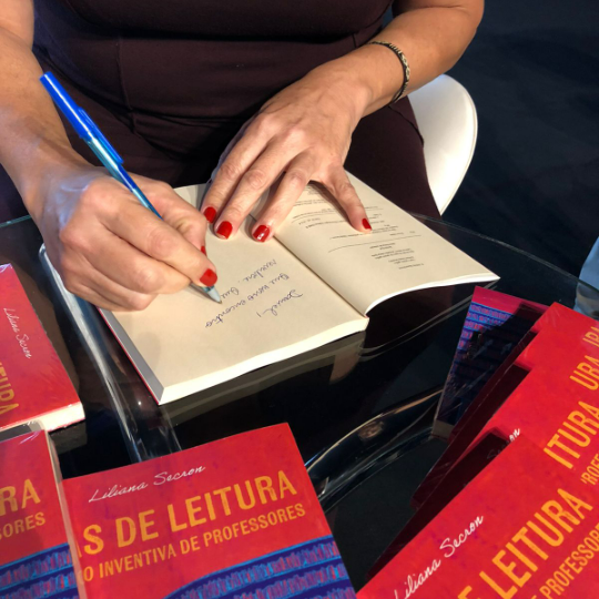 Livro publicado pela Editora UEMS é lançado em Festa Literária Internacional no Rio de Janeiro