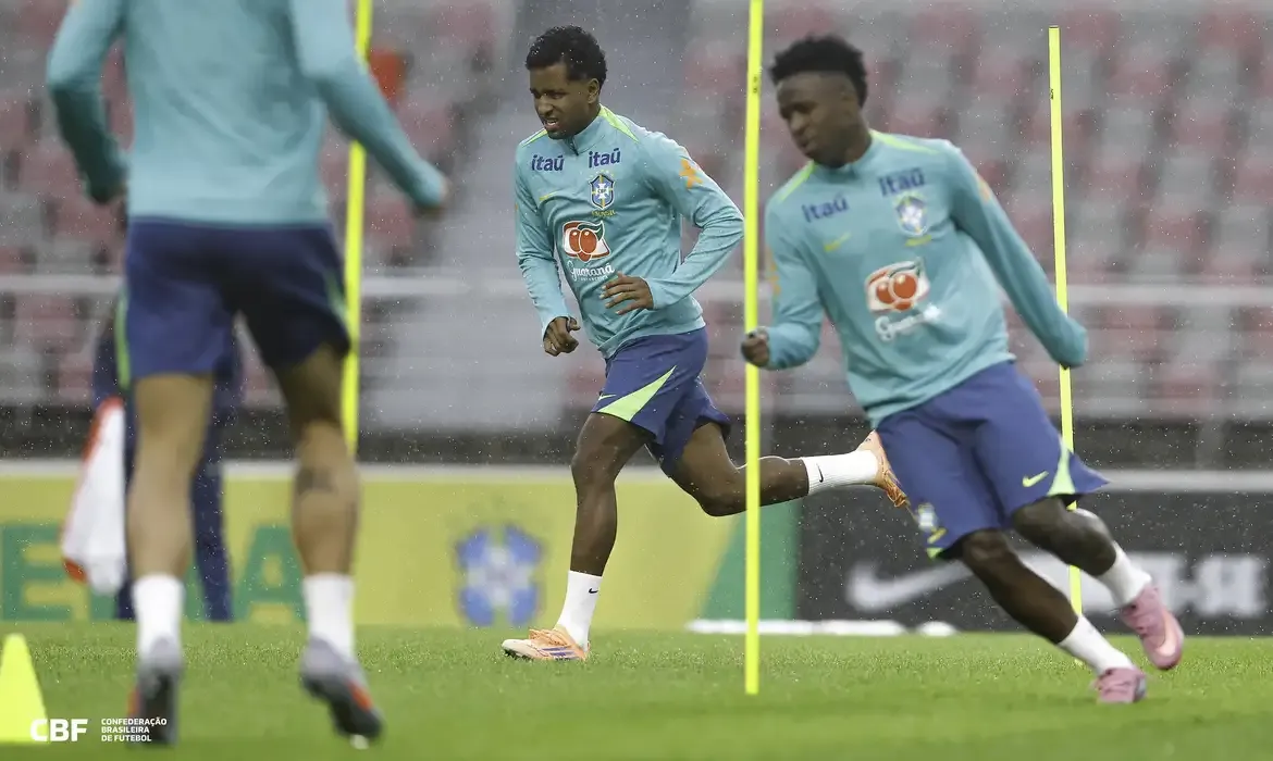 Ancelotti comanda primeiro treino da Seleção Brasileira na Coreia do Sul