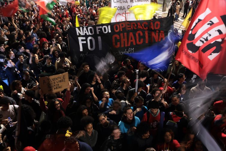 Em atos, movimento negro pede investigação independente de ação no Rio
