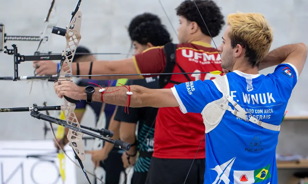 Fábio Klier conquista ouro no tiro com arco na estreia da modalidade no JUBS