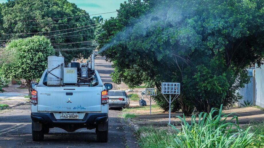 Fumacê percorre cinco bairros de Campo Grande para combater Aedes Aegypti