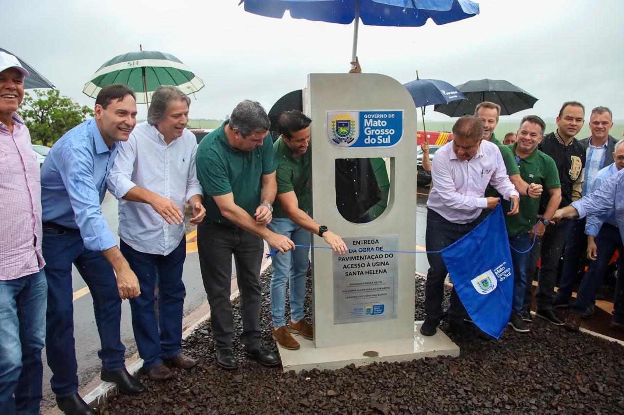 Governo de MS entrega pavimentação de estrada municipal que facilita acesso a usina em Nova Andradina