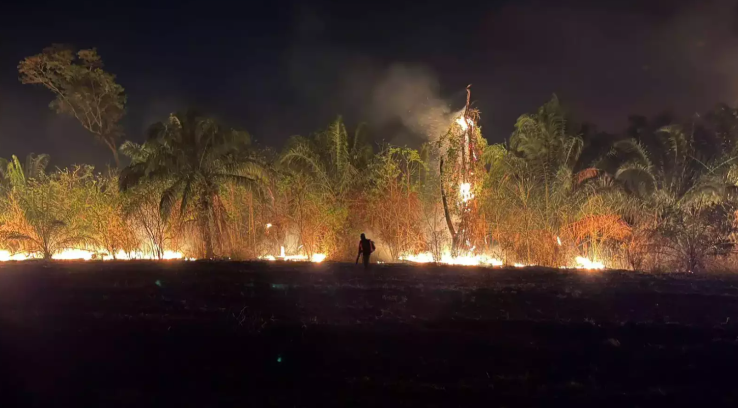 Incêndio se intensifica e ameaça Parque das Nascentes do Rio Taquari
