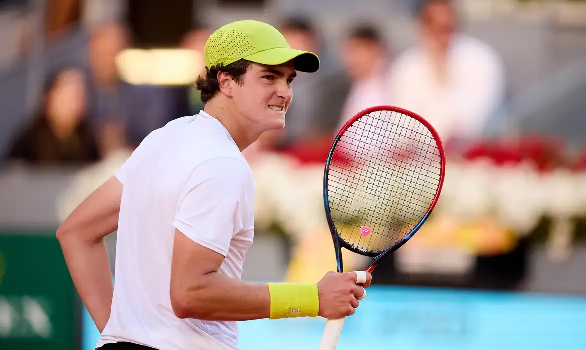 João Fonseca garante vaga na primeira semifinal de ATP 500 após desistência do rival