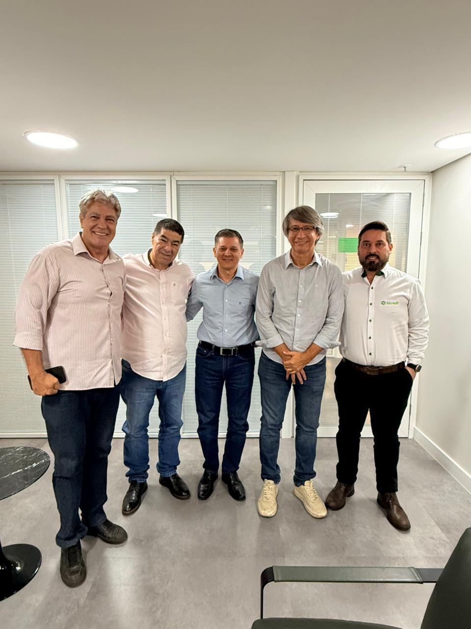 Lideranças definem ações para o Distrito do Anhanduí em reunião na diretoria do Sicredi