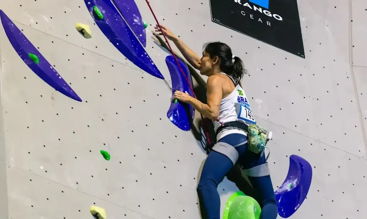 Marina Dias conquista ouro na etapa de Laval da Copa do Mundo de Paraescalada