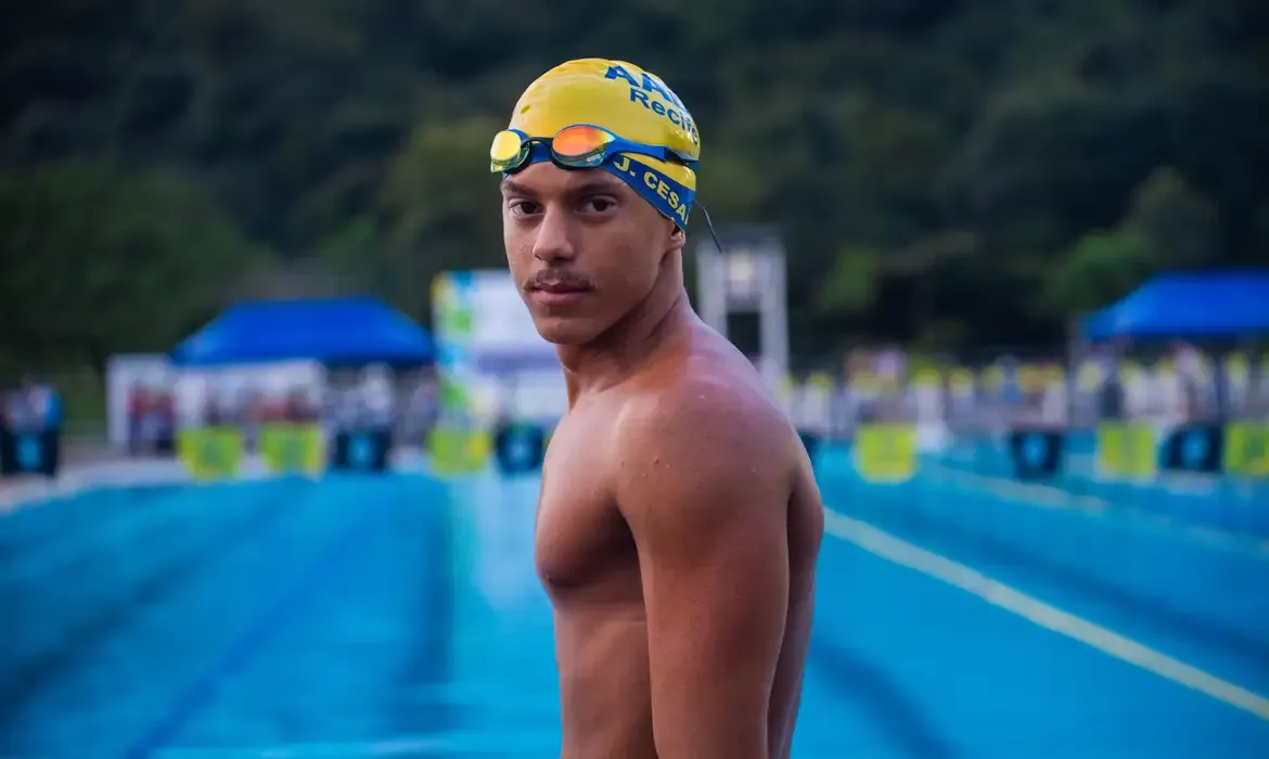 Nadador de Recife busca ampliar coleção de ouros nos Jogos Universitários Brasileiros
