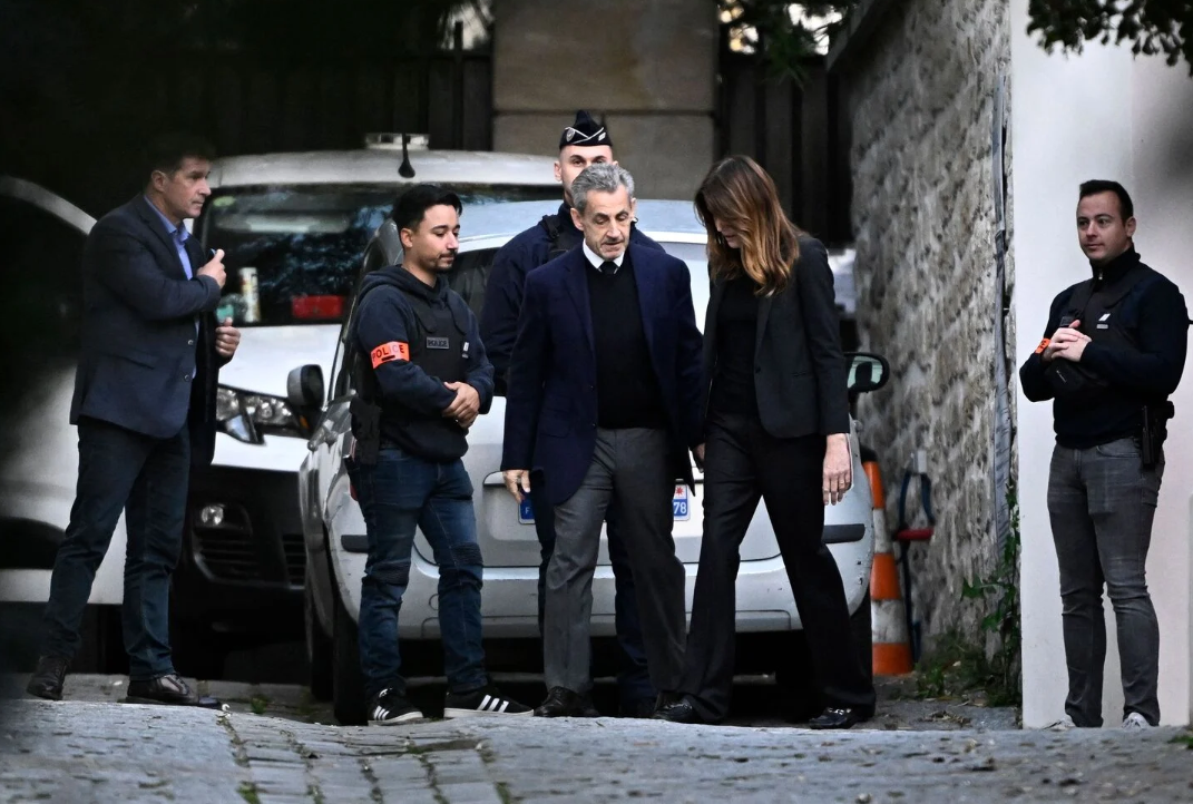 Nicolas Sarkozy, ex-presidente da França e marido da cantora Carla Bruni, começa a cumprir pena