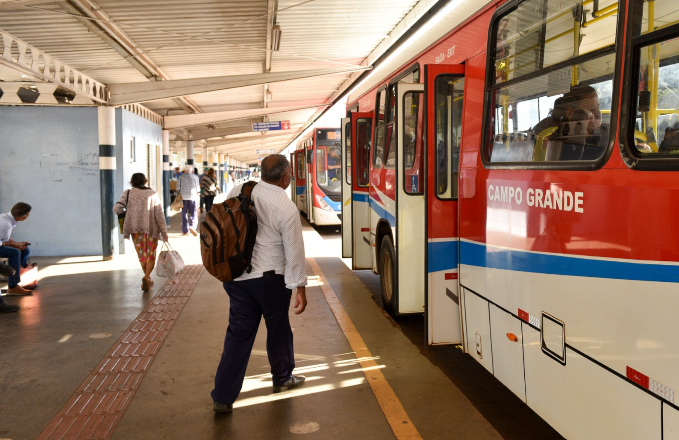 Paralisação dos ônibus não ocorre, mas problemas continuam