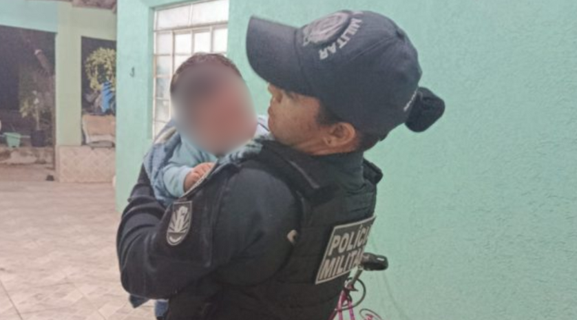 Policiais militares salvam bebê de 1 mês que engasgou em Corumbá após serem abordados pelo irmão da criança