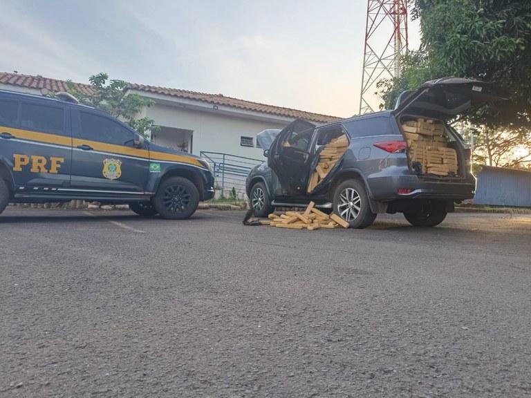 PRF apreende 1,3 tonelada de maconha e recupera veículo após perseguição em Campo Grande