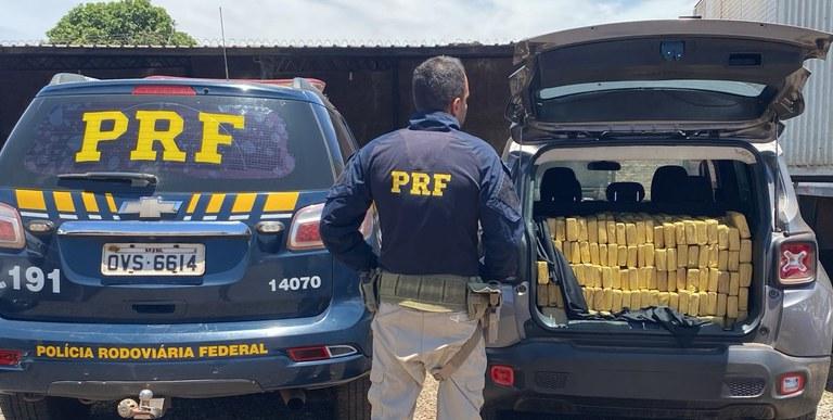 PRF apreende mais de meia tonelada de maconha e recupera veículo em Campo Grande