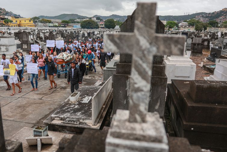 PT, PSOL e PCdoB pedem ao STF acesso de familiares à perícia de corpos