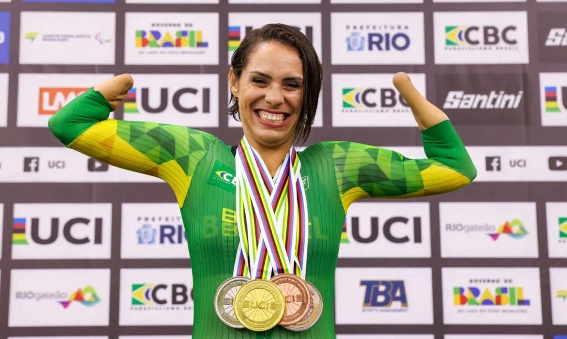 Sabrina Custódia conquista prata e encerra Mundial com quatro medalhas