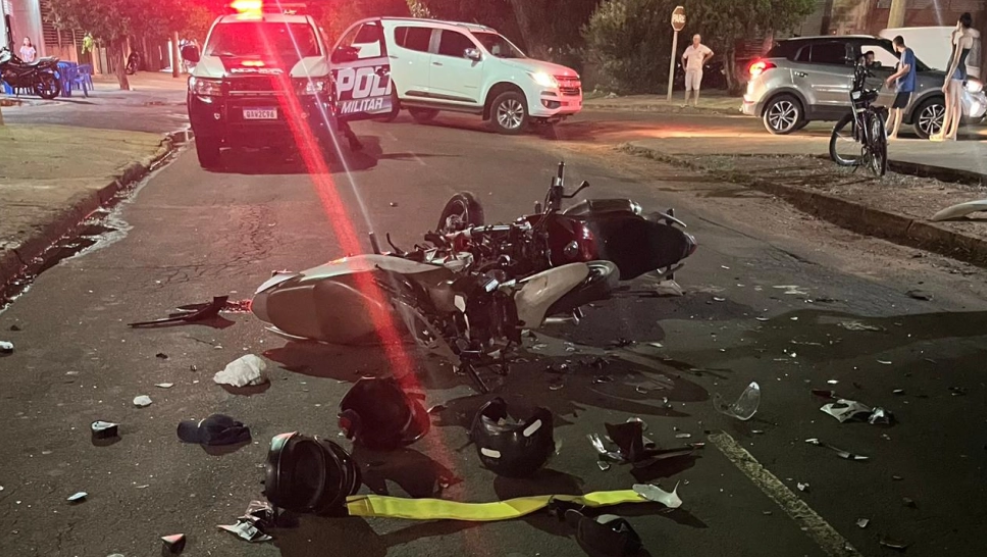 Três homens ficam feridos após colisão de motos em Maracaju