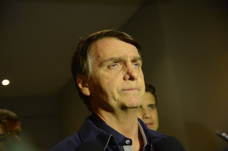 Defesa diz que Bolsonaro não usou celular durante visita de Nikolas 