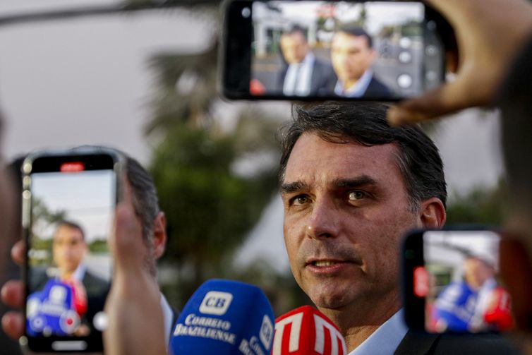 Moraes autoriza a visita dos filhos de Bolsonaro na PF