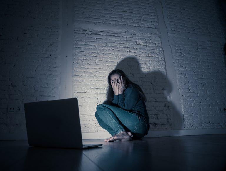 Mulher denuncia divulgação de vídeo íntimo e polícia apreende eletrônicos em Corumbá