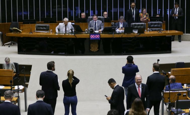 Câmara pode votar hoje projeto com novas regras para devedor contumaz 