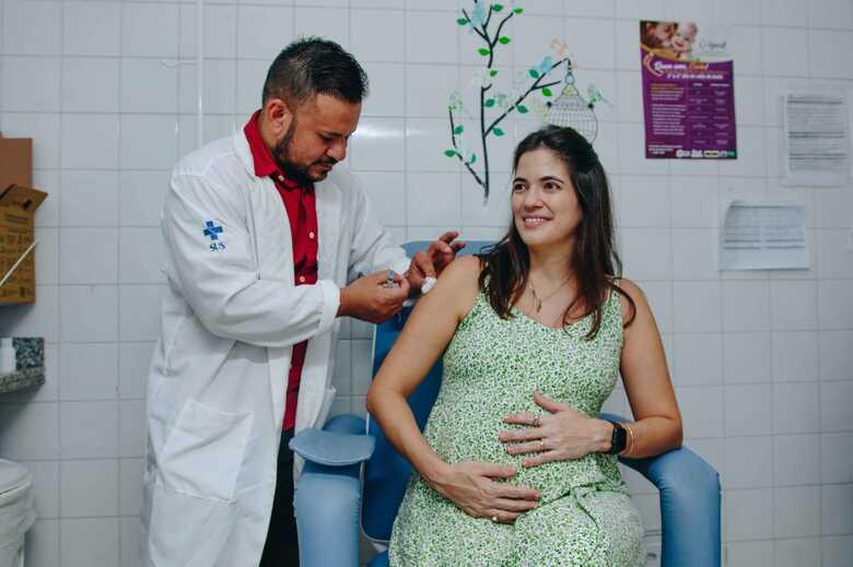 Gestantes a partir de 28 semanas poderão se vacinar contra VSR neste sábado em Campo Grande