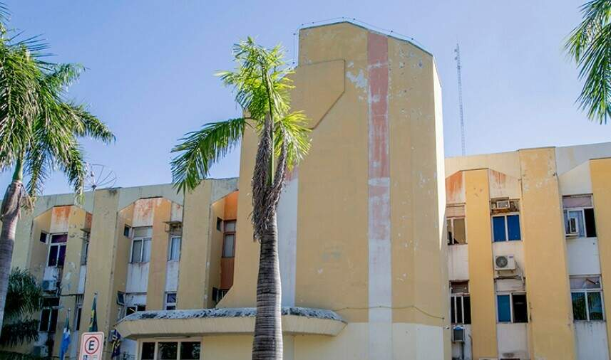 Licitação de R$ 3 milhões para aquisição de material escolar em Corumbá é suspensa pelo TCE