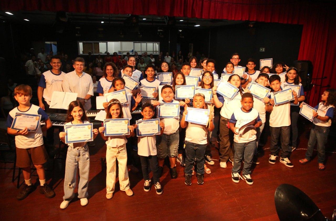 Lidio Lopes participa da formatura do TransformaSom e reforça apoio ao projeto social que transforma vidas através da música
