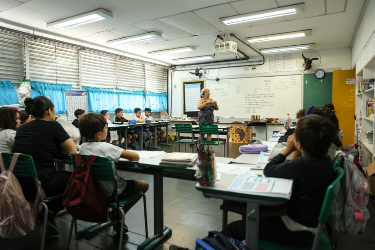 Mudanças no IR beneficiarão 73,5% dos professores da educação básica