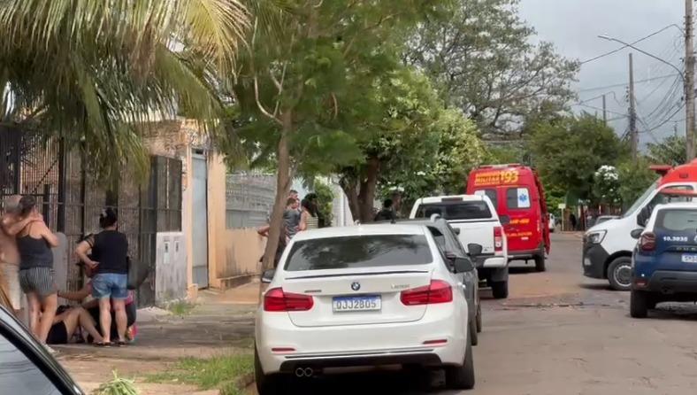 Mulher é morta a facadas pelo marido e filha presencia crime em Campo Grande