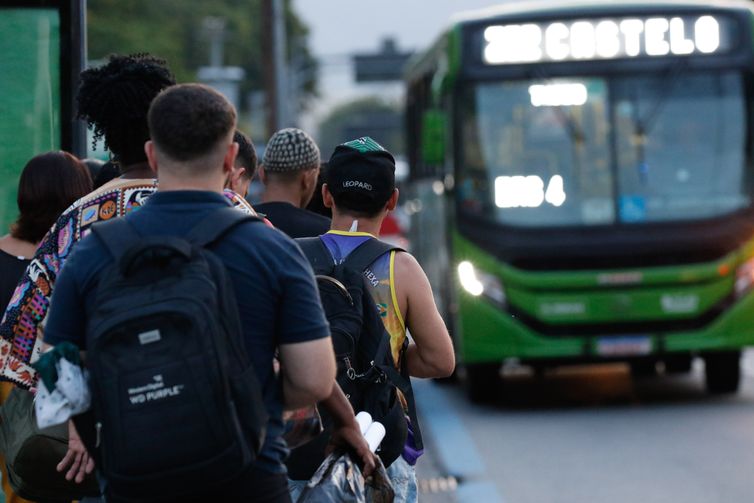 Passagem dos ônibus urbanos do Rio vai subir para R$ 5 no domingo