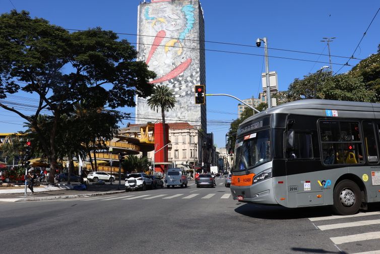Prefeitura de SP anuncia aumento nas passagens de ônibus para R$ 5,30