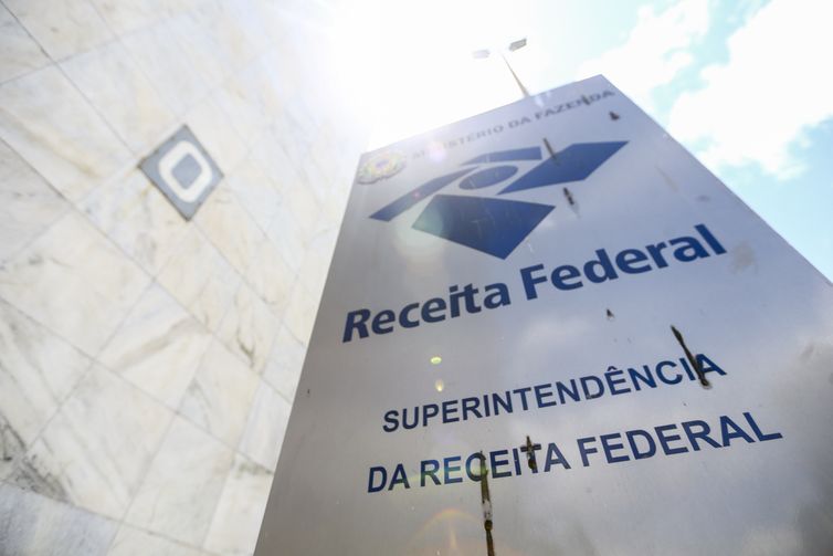 Receita paga lote residual de restituição do IRPF de dezembro de 2025