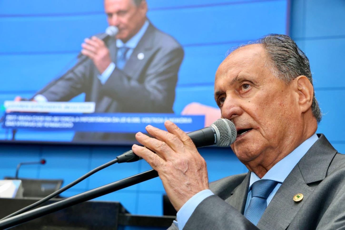 Zé Teixeira busca recursos para revitalização de praça em Dourados