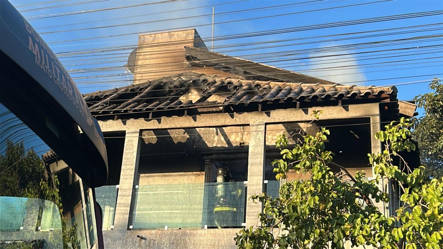 AGORA: Incêndio em sobrado no Bairro Nova Lima