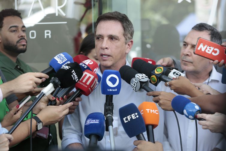 Médico de Bolsonaro confirma traumatismo craniano leve