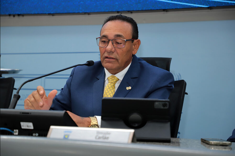 Em sessão inaugural da Câmara, Carlão destaca infraestrutura e saúde: “União de forças é o caminho”