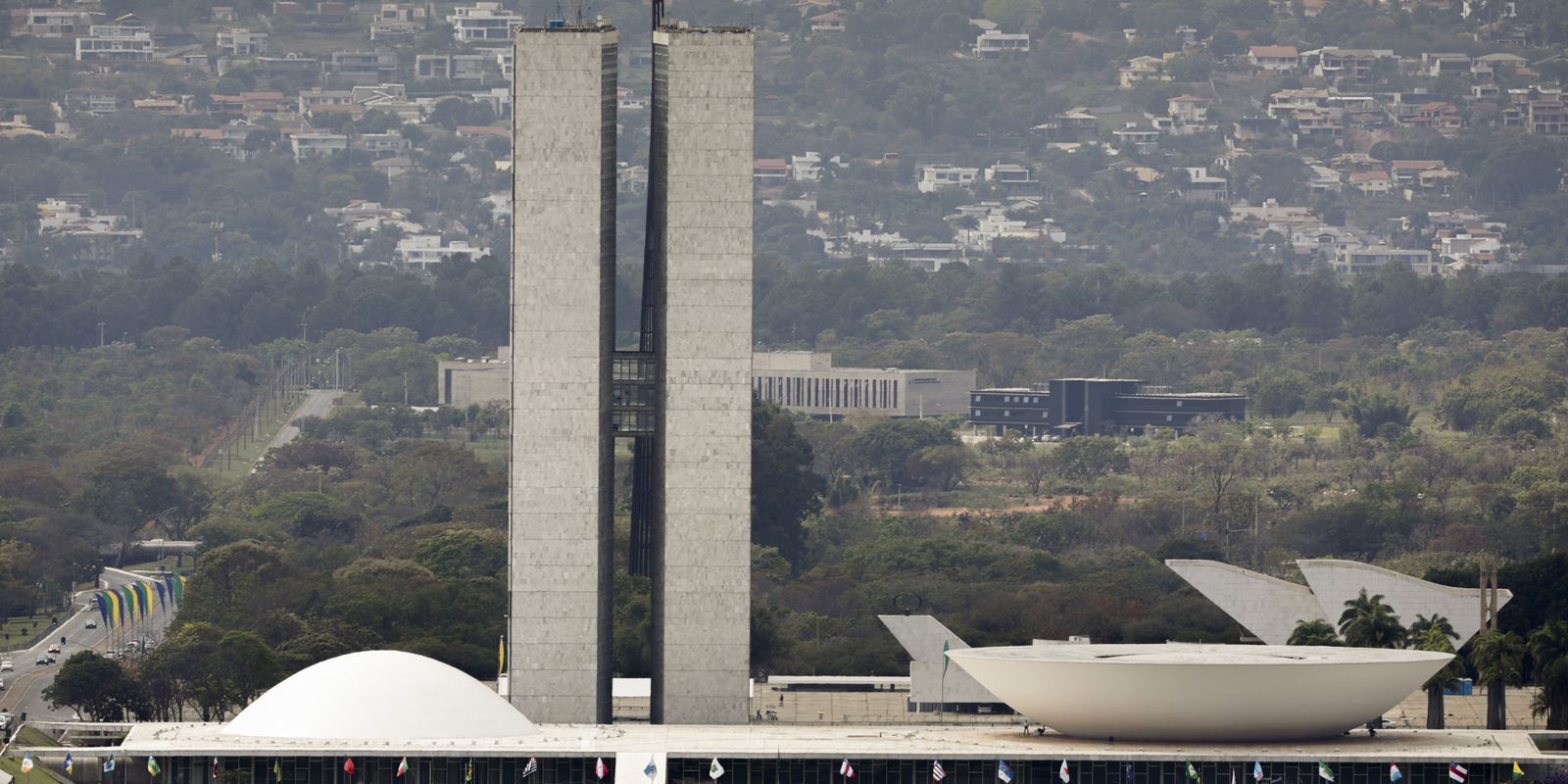 Lula sanciona, com vetos, reajuste salarial para cargos do Legislativo