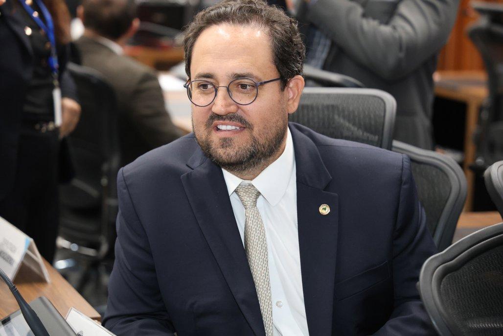 Deputado Marcio Fernandes, autor do projeto de lei, durante sessão ordinária na Alems