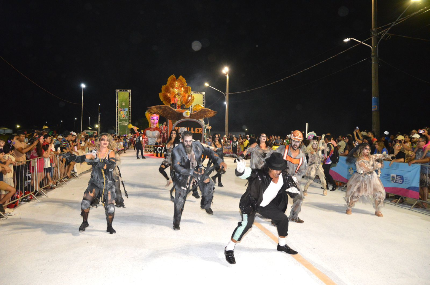 Público com 20 mil pessoas prestigia a segunda noite de desfiles na Praça do Papa, afirma prefeitura