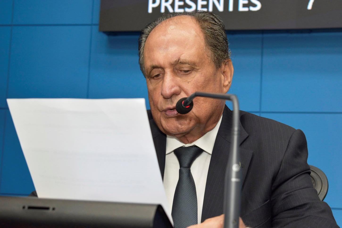 Zé Teixeira articula criação de UBS e aprova lei da FELIT