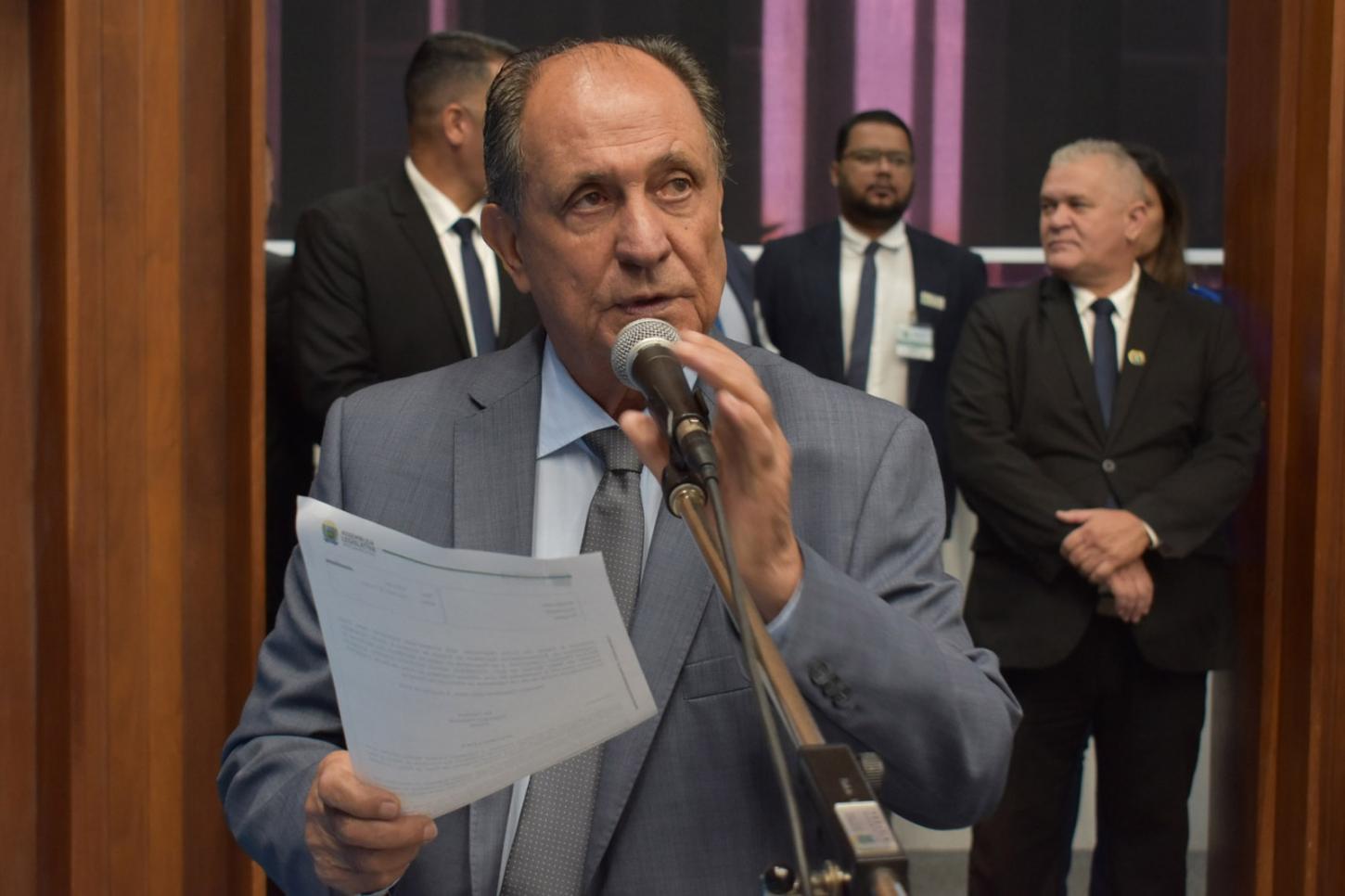  Zé Teixeira reivindica melhorias para a Grande Dourados: reforma em escola e atenção ao transporte intermunicipal